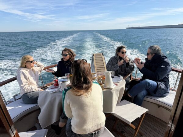 Cumpleaños en el Mar: Celebra un Día Inolvidable  🎉🎂🌊 - Imagen 9